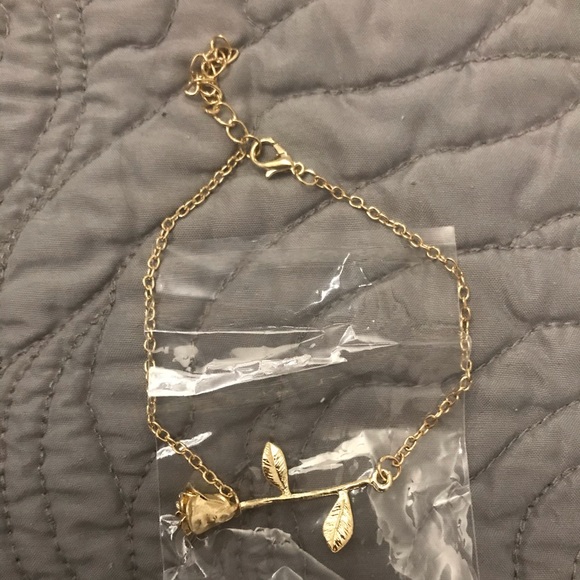 💝FREE W PURCHASE $20+ Beauty & the Beast Bracelet - Picture 2 of 3